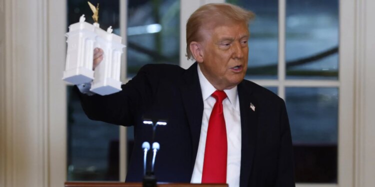 Trump njofton planin për ndërtimin e një strukture 75 metra të lartë, të quajtur ‘Harku i Pavarësisë’, në Washington, ndërsa ekspertët e vrojtojnë si një rrezik për ekuilibrin vizual të qytetit.