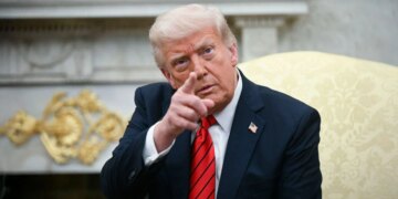 Trump po heton mundësi të reja ushtarake ndaj Iranit, ndërsa diskuton sulmet e forcave speciale brenda territorit të tij, sipas New York Times.