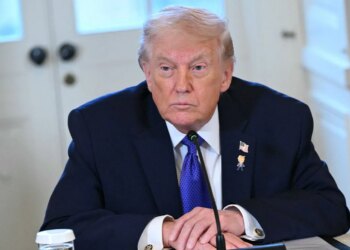 Trump rrit masat ekonomike, Presidenti amerikan vendos tarifa prej 25% për shtetet që tregtojnë me Iranin.