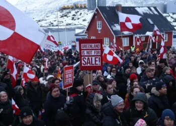 Trump shpalli tarifa; Protesta në Nuuk dhe Kopenhagë: Groenlanda nuk është në treg.