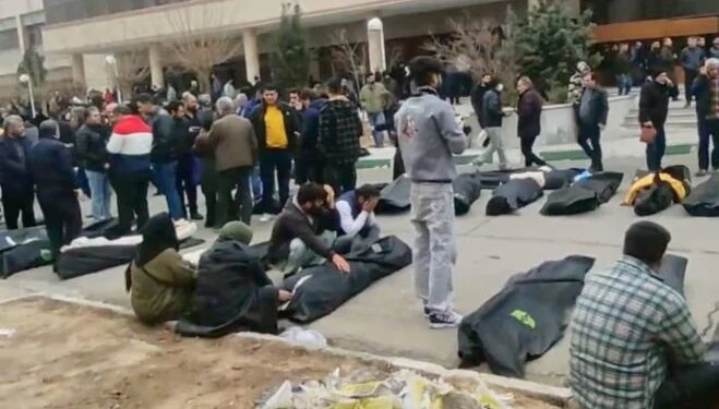 Trupa të humbur, varreza të përmasave të mëdha dhe ‘30 mijë viktima’: çfarë fshihet pas shifrës së viktimave në Iran?