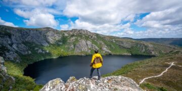 Turistët dërgohen në burime termale të shpikura nga një sistem AI në faqen e një kompanie udhëtimesh.