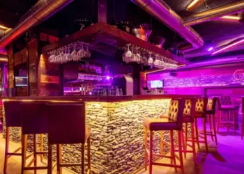 Turistët mbushnin resortin: Shpërthim në barin e Zvicrës, ku do të zhvillohej Kupa Botërore e Skive.