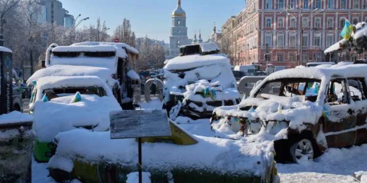 Ukraina godet me dronë territoret e pushtuara nga Rusia, 200 mijë familje pa furnizim me energji elektrike.