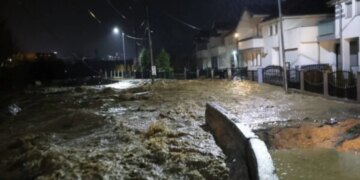 Vërshime të mëdha në Kosovë/ Proklamohet gjendje e jashtëzakonshme në dy komuna, pezullohet procesi mësimor