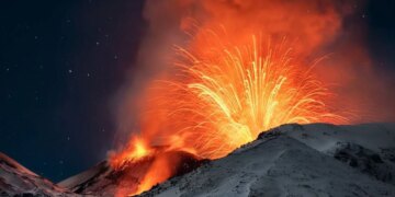Video/ Etna "Zgjohet", shpërthen vullkani më aktiv në Europë, autoritetet njoftojnë: Nuk ka dëme ose probleme me infrastrukturën