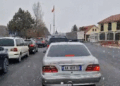 Video/ Reshjet e dëborës fillojnë në Pogradec, qarkullimi i mjeteve vazhdon pa pengesa