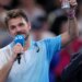 Wawrinka përshëndet Australian Open duke festuar me fansat.