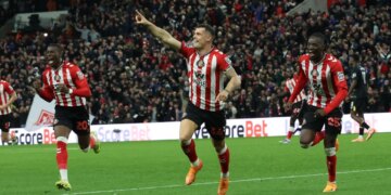 Xhaka ndan historinë e tij, duke përshkruar fëmijërinë në një ambient të varfër dhe të drogës, teksa shprehet për planet e tij të ardhshme si trajner, duke njoftuar gjithashtu marrjen e licencës përkatëse.