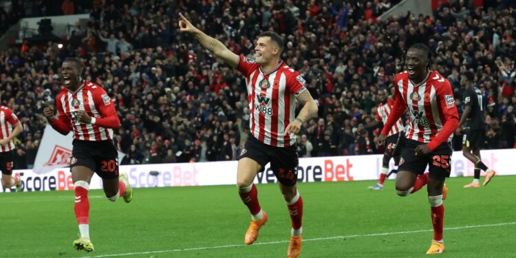 Xhaka ndan historinë e tij, duke përshkruar fëmijërinë në një ambient të varfër dhe të drogës, teksa shprehet për planet e tij të ardhshme si trajner, duke njoftuar gjithashtu marrjen e licencës përkatëse.