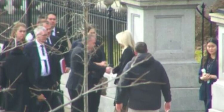 Zyrtarët danezë arrijnë në Shtëpinë e Bardhë për bisedime me JD Vance dhe Rubio, çfarë pritet të diskutohet mbi çështjen e Groenlandës?