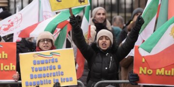 Zyrtari i lartë iranian humb jetën gjatë protestave të dhunshme në Mashhad