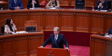 Berisha: Procedura e përshpejtuar është përpjekje e Ramës për të mbuluar grushtin e shtetit për mbrojtjen e Lubi Ballukut