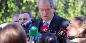 Berisha: Altin Troplini komandonte një call-center. Janë 200 sipërmarrje kriminale të patronuara nga Olsi Rama