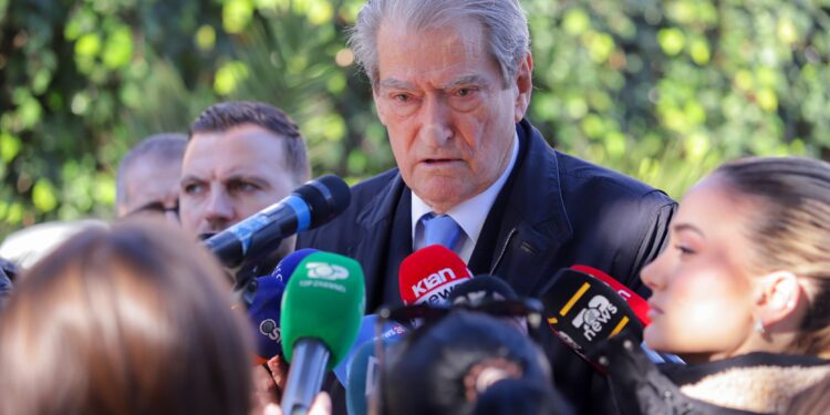 Berisha: Altin Troplini komandonte një call-center. Janë 200 sipërmarrje kriminale të patronuara nga Olsi Rama