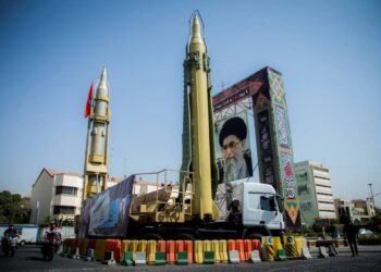 08:52

SHBA dhe Iran në krizë pas negociatave të dështuara në Gjenevë, Vance: Sulmet nuk janë të përjashtueshme

Zëvendëspresidenti amerikan J.D. Vance deklaroi në një intervistë për Washington Post se një konfrontim ushtarak afatgjatë midis SHBA-së dhe Iranit është "i pamundur", megjithatë nuk përjashtoi mundësinë e sulmeve ajrore të reja, pas përfundimit pa marrëveshje të raundit të tretë të negociatave indirekte në Gjenevë.