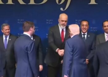 15:17

LAJM I RI/ Trump arrin në Bordin e Paqes, zhvillon një takim me kryeministrin Edi Rama. Lajmi do të përditësohet...