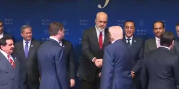 15:17

LAJM I RI/ Trump arrin në Bordin e Paqes, zhvillon një takim me kryeministrin Edi Rama. Lajmi do të përditësohet...