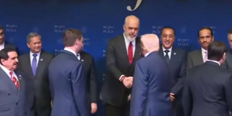 15:17

LAJM I RI/ Trump arrin në Bordin e Paqes, zhvillon një takim me kryeministrin Edi Rama. Lajmi do të përditësohet...