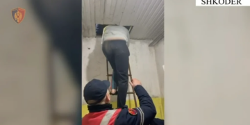 24-vjeçari në Shkodër, i cili tentoi të grabiste postën duke kërcënuar me thikë, u gjet i fshehur në tavan.