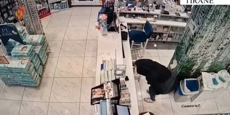 26-vjeçarja e arrestuar në Tiranë për disa vjedhje ishte në 'arrest shtëpie'