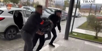 28-vjeçari në Tiranë arrestohet pasi kishte fshehur një pistoletë në papafingo.