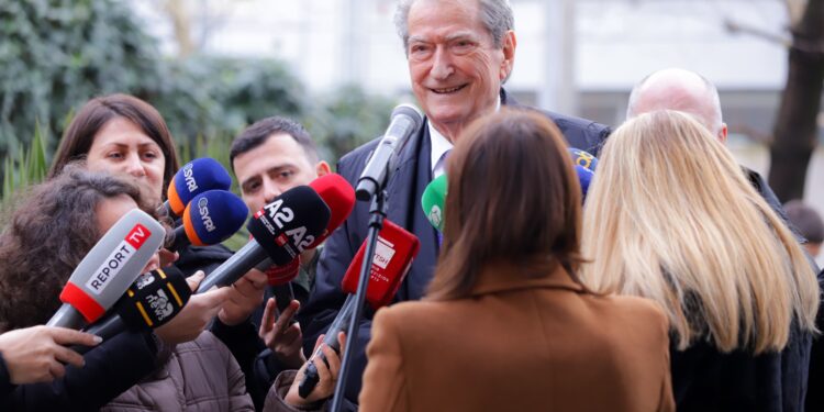 Berisha: Irena me 5 mbiemra mashtroi për një apartament në Fier dhe një apartament e dy garazhe në Tiranë! Për këtë krim meriton disa vite burg