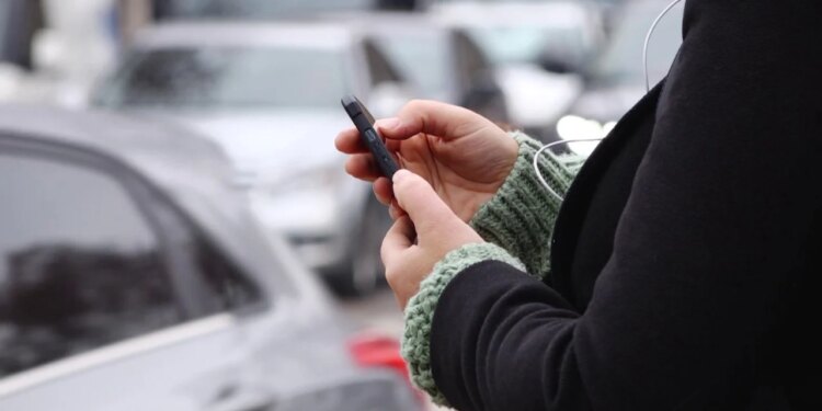 “A duhet Shqipëria të adoptojë ndalimin europian për përdorimin e rrjeteve sociale nga të miturit nën 16 vjeç?”