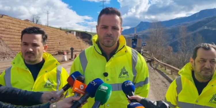 ARRSH ndalon qarkullimin në aksin rrugor Librazhd-Prrenjas, ura në rrezik shembjeje/ Drejtori i Autoritetit Rrugor Shqiptar: Betoni po shkatërrohet