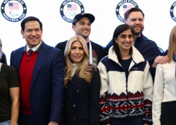 Air Force One arrin në Milano, zëvendëspresidenti amerikan J.D. Vance dhe Sekretari i Shtetit Marco Rubio prezantohen në Lojërat Olimpike Dimërore 2026.