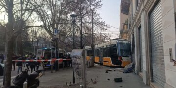Aksident tragjik në Milano/ Tramvaji del nga shinat, dy viktima të reja pas përplasjes së rëndë
