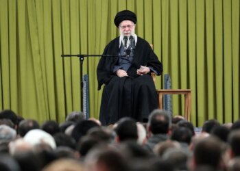 Ali Khamenei, lideri suprem i Iranit, apelon për qëndrim ndaj ndikimeve të jashtme dhe inkurajon popullin të mos dorëzohet.