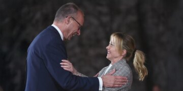 Apo ndodhet França në një rënie? "Merzoni", binomi i ri dominues në Evropë dhe plani që po përgatit Macron.