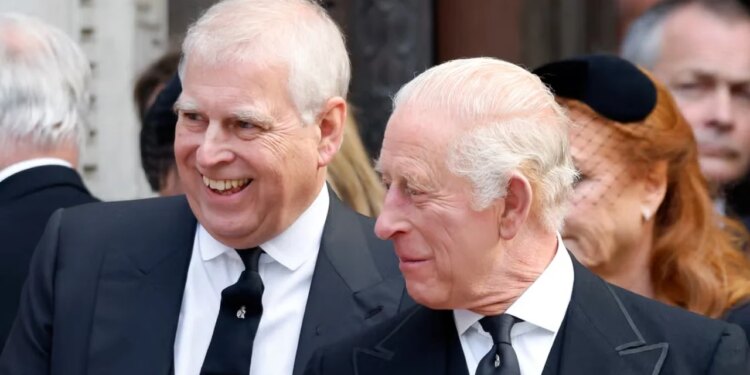 Arrestimi i Dukës Andrew, vëllai i tij, Mbreti Charles, shprehet se ligji duhet të ndjekë procedurat e tij.