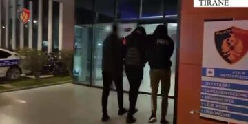 Arrestohet 28-vjeçari në Tiranë, pasi shkel masën e arrestit shtëpiak dhe sulmon një mjek.