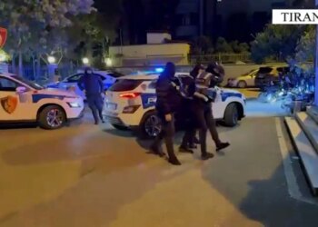 Arrestohet 30-vjeçari në Tiranë, ndiqte lëvizjet me pistoletë të fshehur në brez.