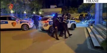 Arrestohet 30-vjeçari në Tiranë, ndiqte lëvizjet me pistoletë të fshehur në brez.