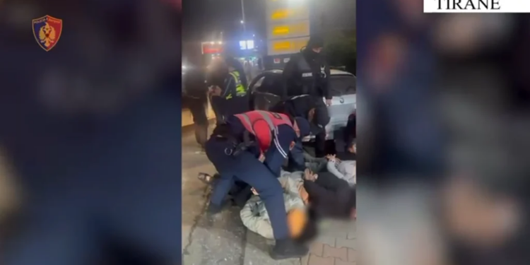 Arrestohet 35-vjeçarja në Lezhë, e cila transportonte emigrantë të paligjshëm me "BMW" për 2.5 mijë euro.