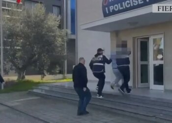 Arrestohet 41-vjeçari në Fier për armëmbajtje pa leje, në pranga edhe një 21-vjeçar.