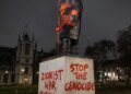 Arrestohet një 38-vjeçar për shkaktimin e damkave raciste mbi statujën e Churchillit jashtë Parlamentit të Mbretërisë së Bashkuar.