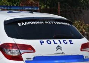 Arrestohet një shqiptar 25-vjeçar në Greqi për dhunë ndaj berberit me shkop gome dhe dëmtim të mjetit.