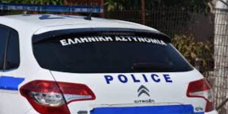 Arrestohet një shqiptar 25-vjeçar në Greqi për dhunë ndaj berberit me shkop gome dhe dëmtim të mjetit.