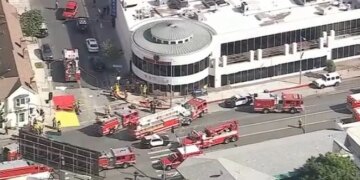 Automjeti godet një supermarket në Los Angeles, 3 të vdekur dhe disa të plagosur.