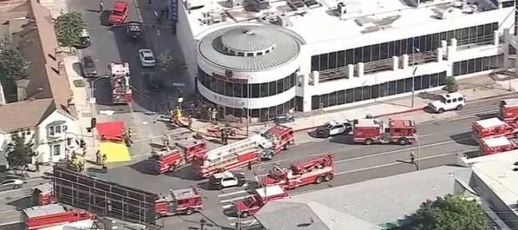 Automjeti godet një supermarket në Los Angeles, 3 të vdekur dhe disa të plagosur.