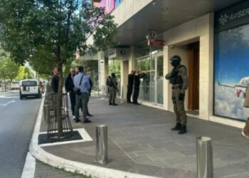 Autoritetet policore ndërmarrin një bastisje në pronat e vëllait të ish-kryeministrit Milo Gjukanoviç, në zemër të Podgoricës.