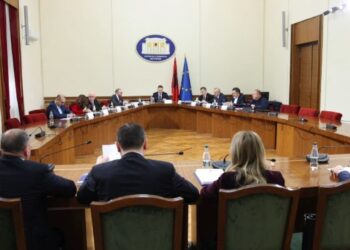 “Balluku zbaton masën e pezullimit, dorëzon të gjithë dokumentet personale”, mbrojtja e zv. kryeministres në Këshillin e Mandateve: Nuk ka mundësi për shkatërrimin e provave.