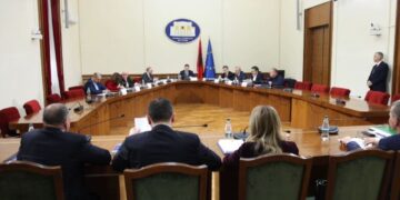 “Balluku zbaton masën e pezullimit, dorëzon të gjithë dokumentet personale”, mbrojtja e zv. kryeministres në Këshillin e Mandateve: Nuk ka mundësi për shkatërrimin e provave.