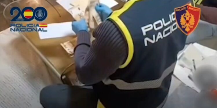 Banda kriminale në Spanjë e shkatërruar; katër shqiptarë akuzohen për grabitje dhe dhunë.