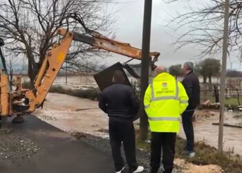 Bardhaj, Shkodër: Reshjet e shiut krijojnë vështirësi, oborret e dhjetëra shtëpive të përmbytura.