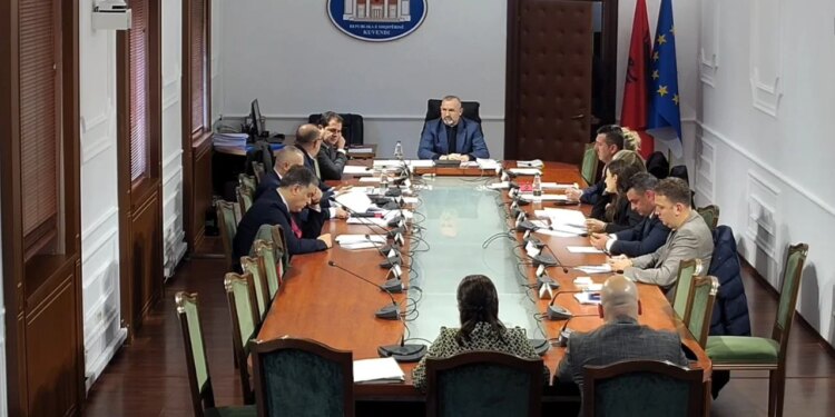 “Bashkë do të vizitojmë burgjet”, Korreshi replikon me Zegjine Çaushin gjatë diskutimit mbi ligjet: Ik, por kam një këshillë për ty…